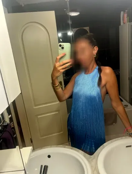 Lucia, 32