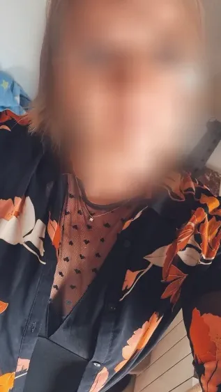Melanie, 37