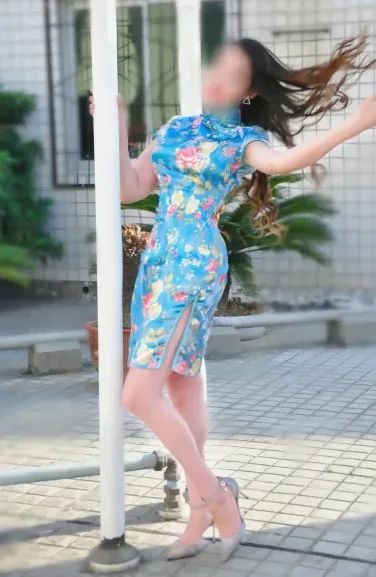 Nina, 32
