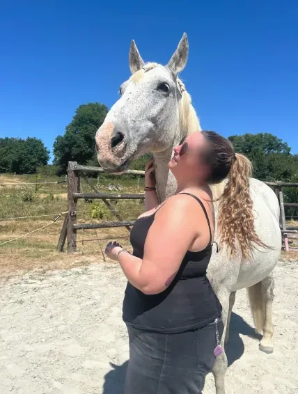 Sandra, 23