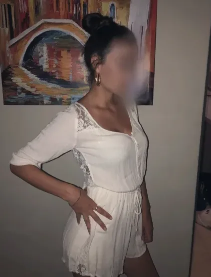 Yasmin, 32