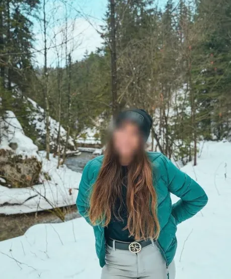 Yvonne, 27