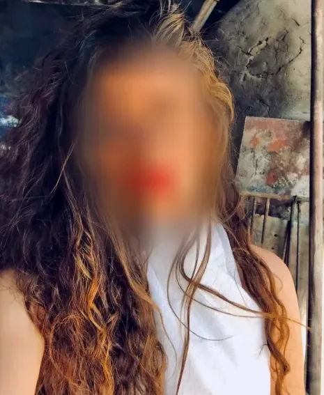 Zeynep, 32